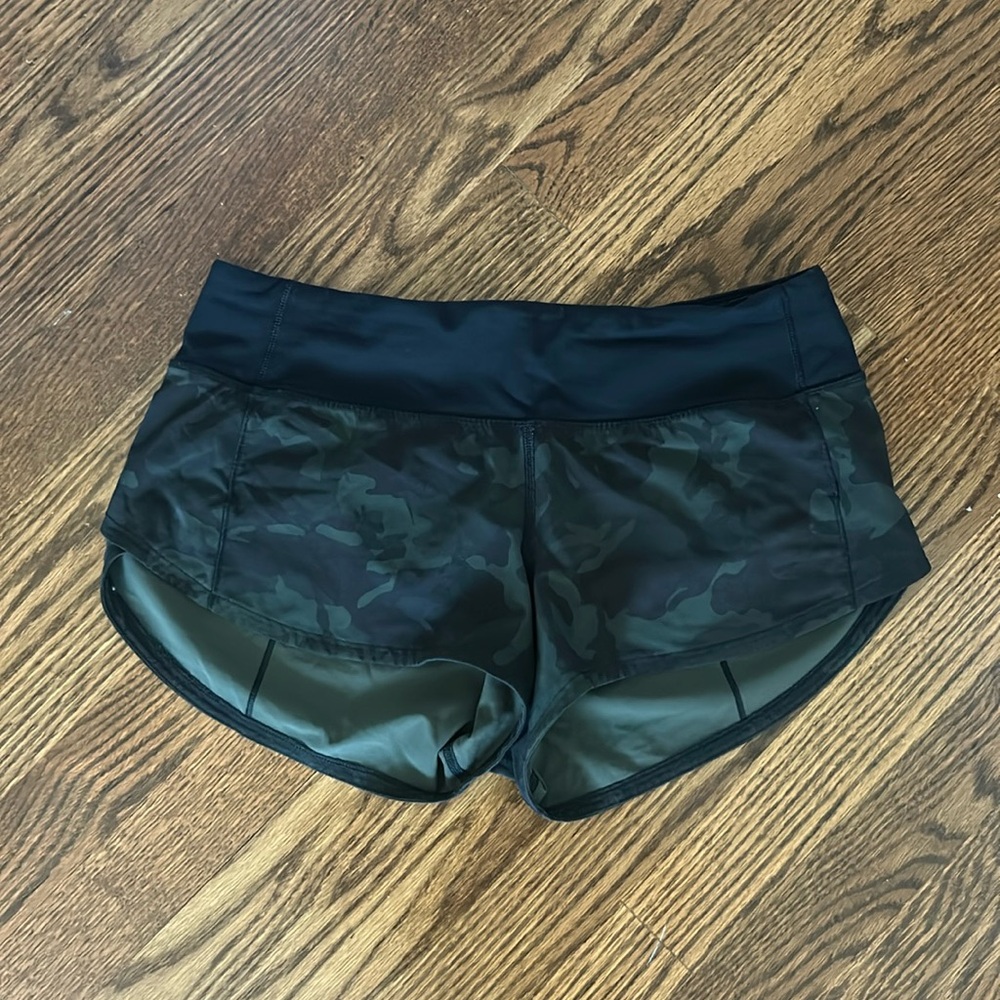Lululemon camo sped up short 2.5”